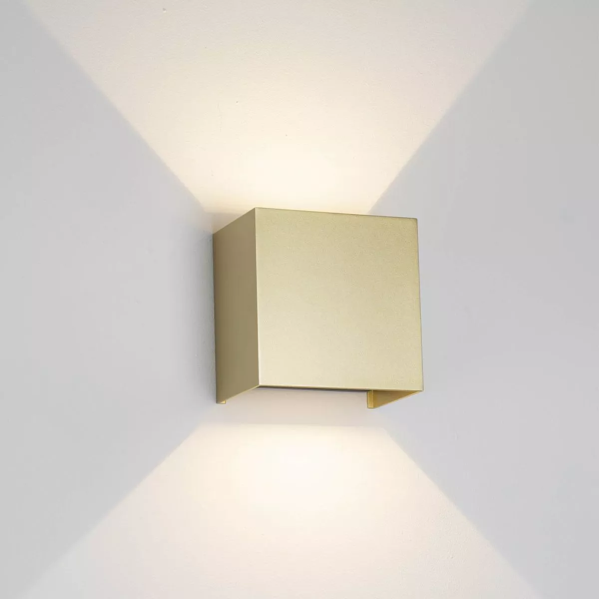 Настенный светильник Mantra Davos 9228
Настенный светильник Mantra Davos 9228