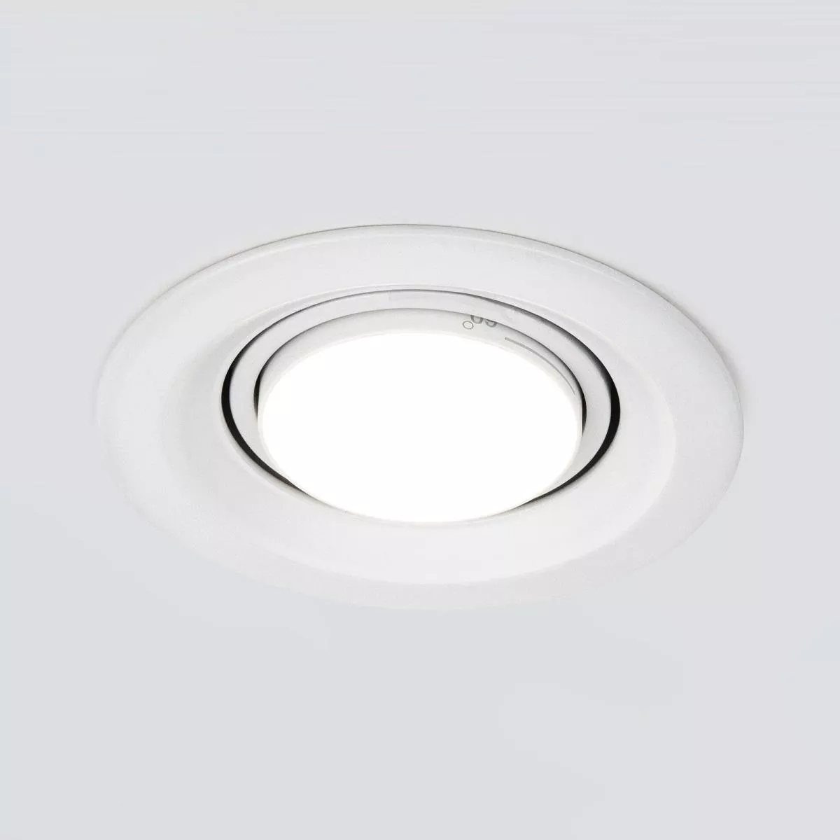Встраиваемый светодиодный светильник Elektrostandard Zoom 9919 LED 10W 3000K белый a064031
Встраиваемый светодиодный светильник Elektrostandard Zoom 9919 LED 10W 3000K белый a064031