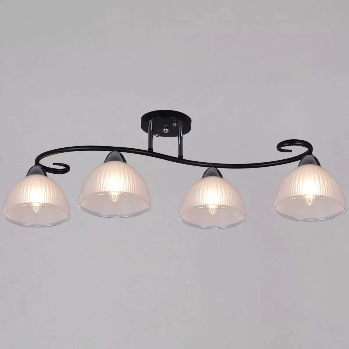 Потолочная люстра Reluce 66360-0.3-04 BK+CR
Потолочная люстра Reluce 66360-0.3-04 BK+CR