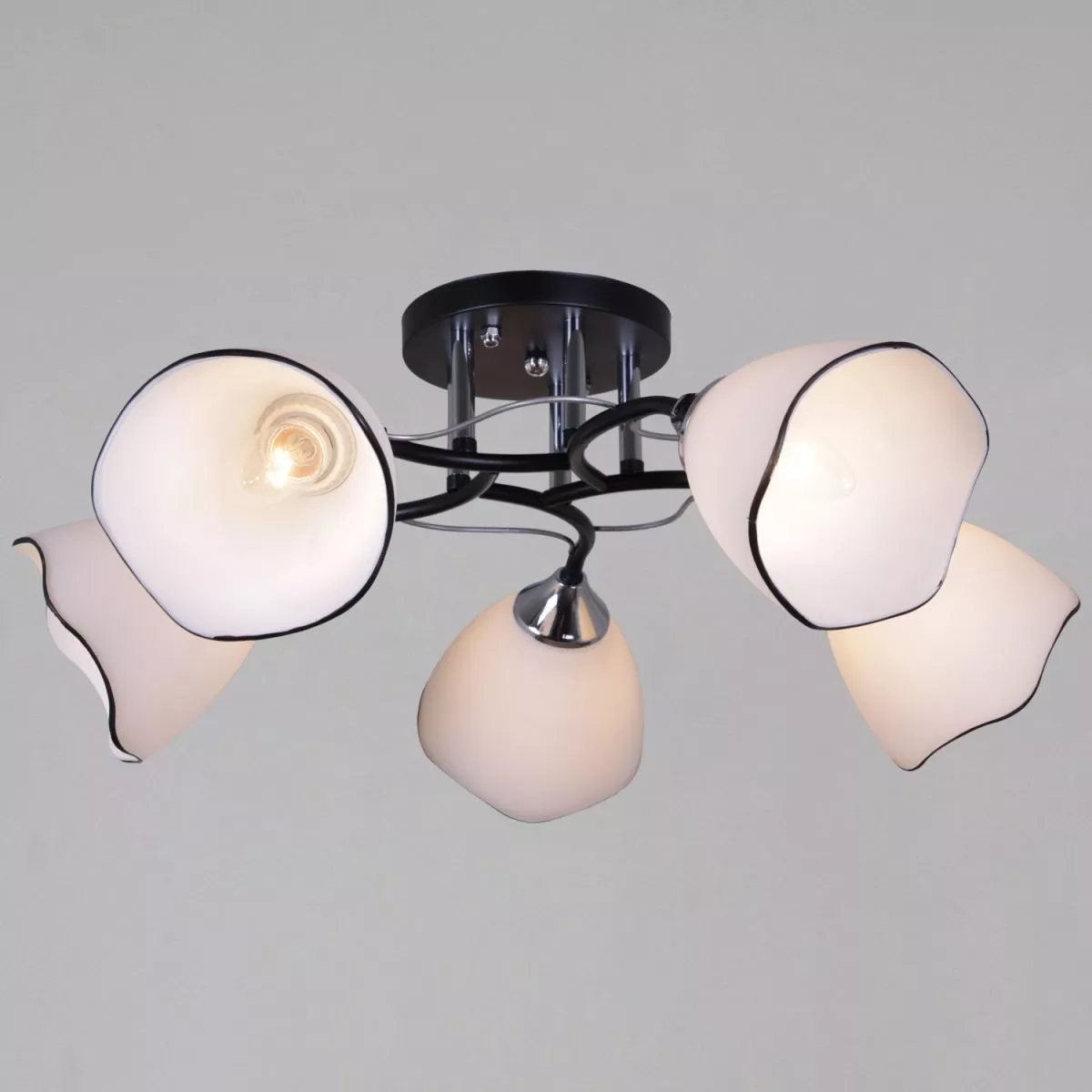 

Потолочная люстра Reluce 79360-0.3-05 BK+CR