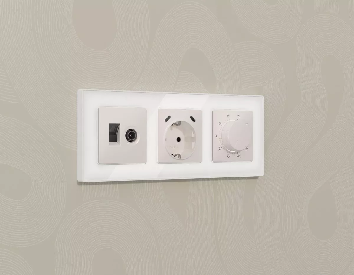 

Комплект механизма розетки компьютерной + TV оконечной RJ-45 с автоматической защитной шторкой Alfa Жемчуг Quant Ambrella Volt MA212510 (AP2125, VM195)