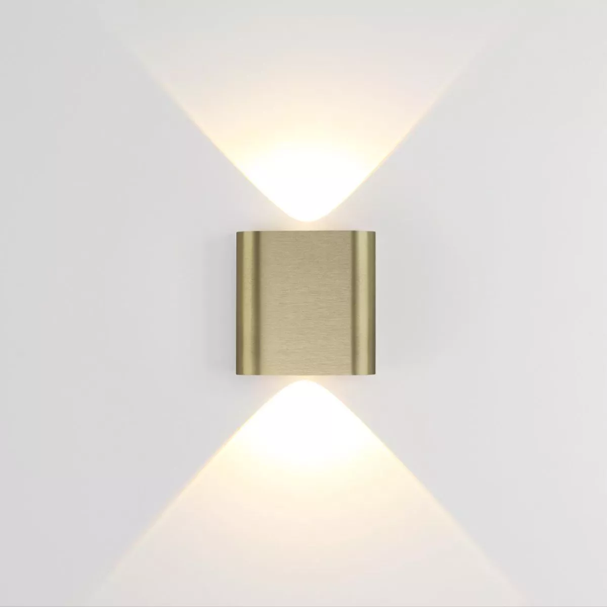 

Настенный светильник Odeon Light Hightech Magnum 7107/2WL