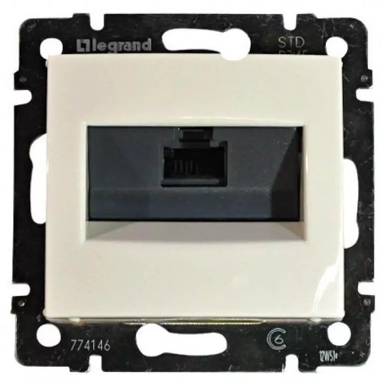

Розетка компьютерная RJ45 Legrand Valena 6 кат UTP с захватами слоновая кость 774146
