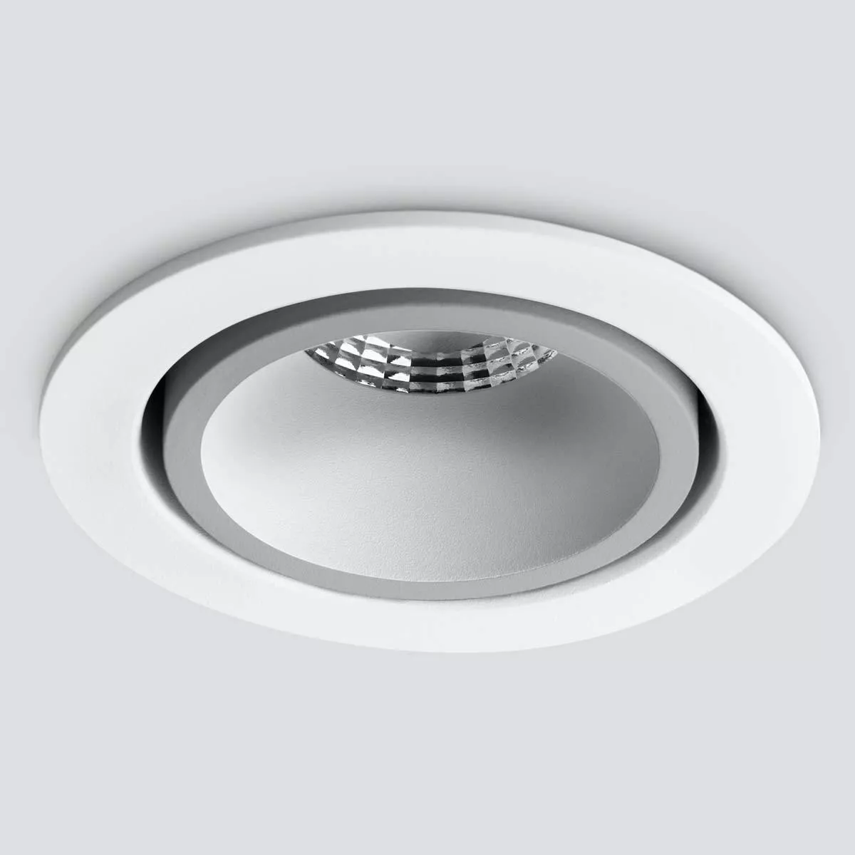 

Встраиваемый светодиодный светильник Elektrostandard 15267/LED 7W 4200K белый/серебро a055723