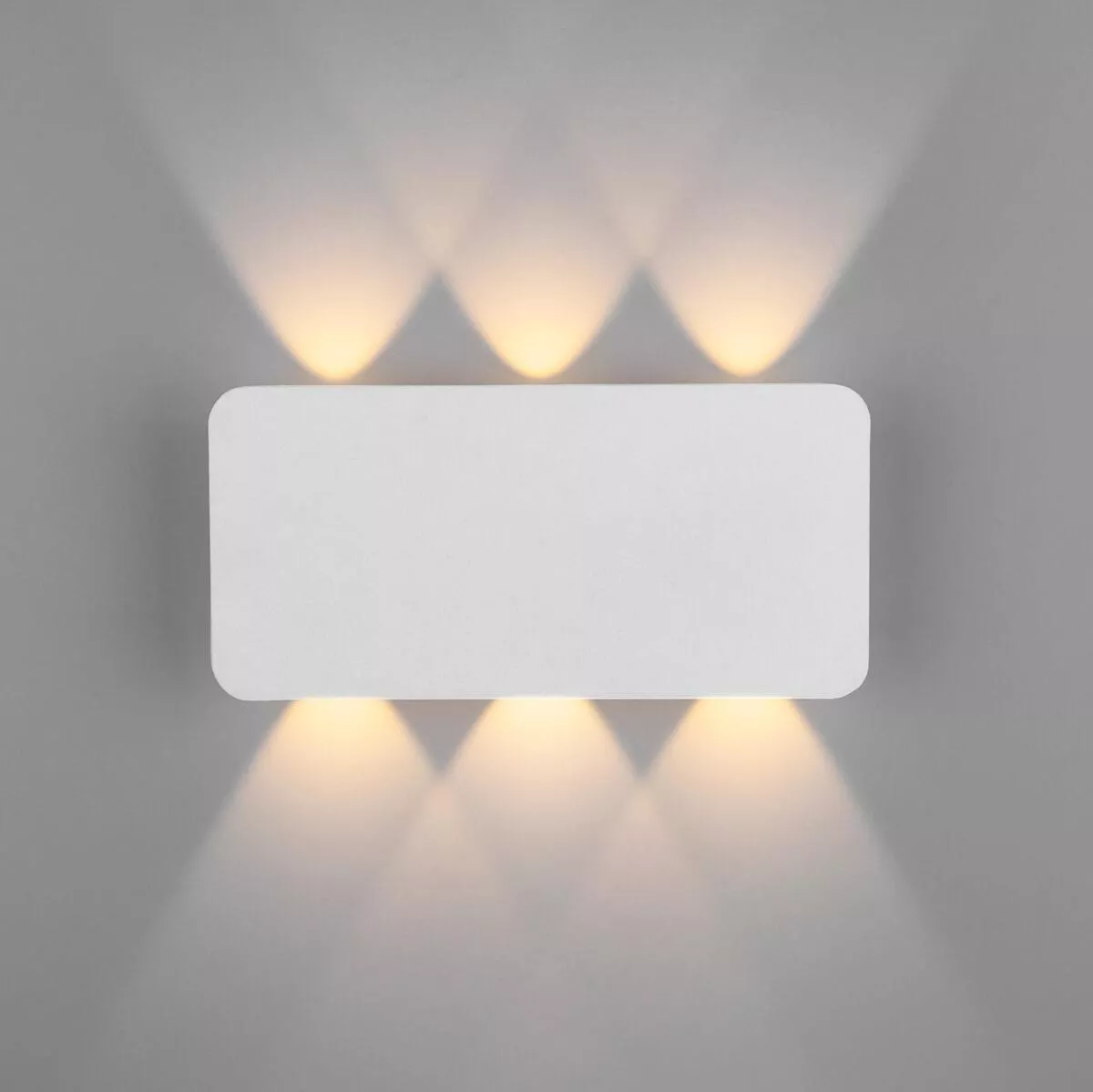 

Настенный светодиодный светильник Elektrostandard 40138/1 LED белый a055776