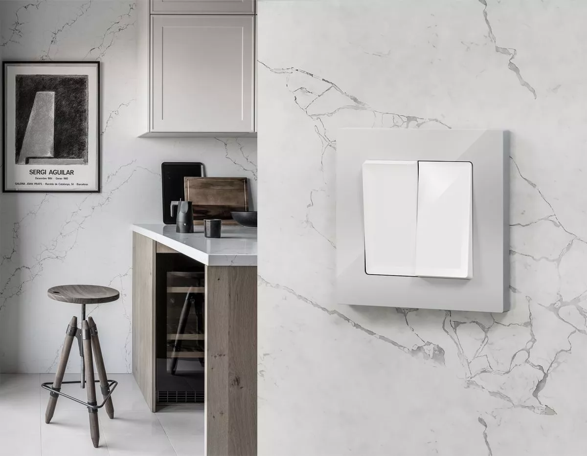 

Комплект механизма 2-клавишного перекрестного выключателя 10A-250V Alfa Белый глянец Quant Ambrella Volt MA103030 (AP1030, VM125)