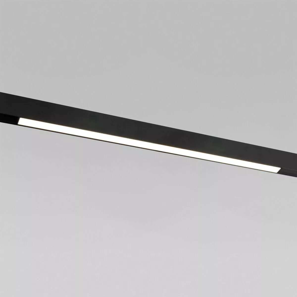 

Трековый светодиодный светильник Elektrostandard Slim Magnetic L02 30W 4200K 85034/01 a062333