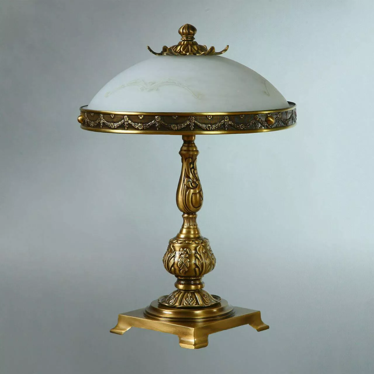 

Настольная лампа Ambiente Merida бронза с белым плафоном