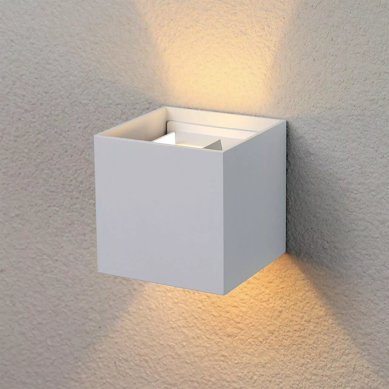 

Уличный настенный светодиодный светильник Elektrostandard 1548 Techno LED Winner белый a038412