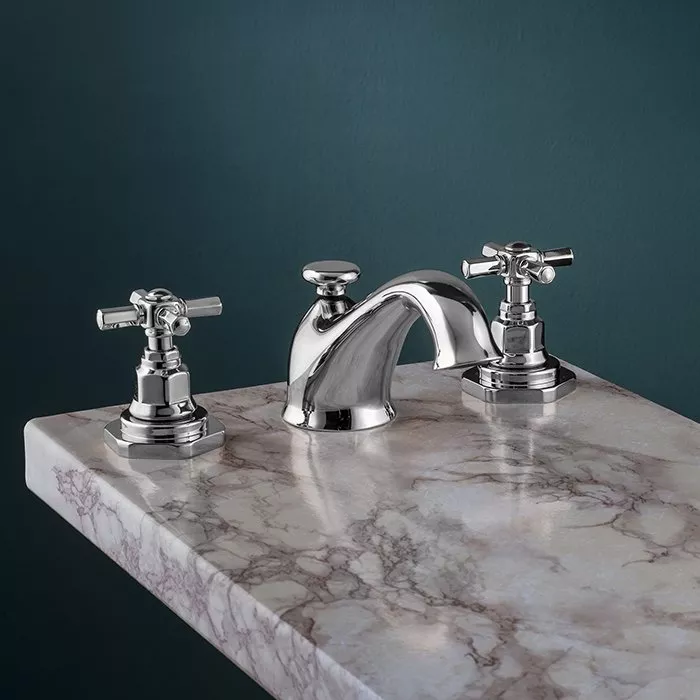 

GATTONI TRD Смеситель для раковины на 3 отверстия, ручки Paris, высота излива 74 мм., с донным клапаном, цвет хром