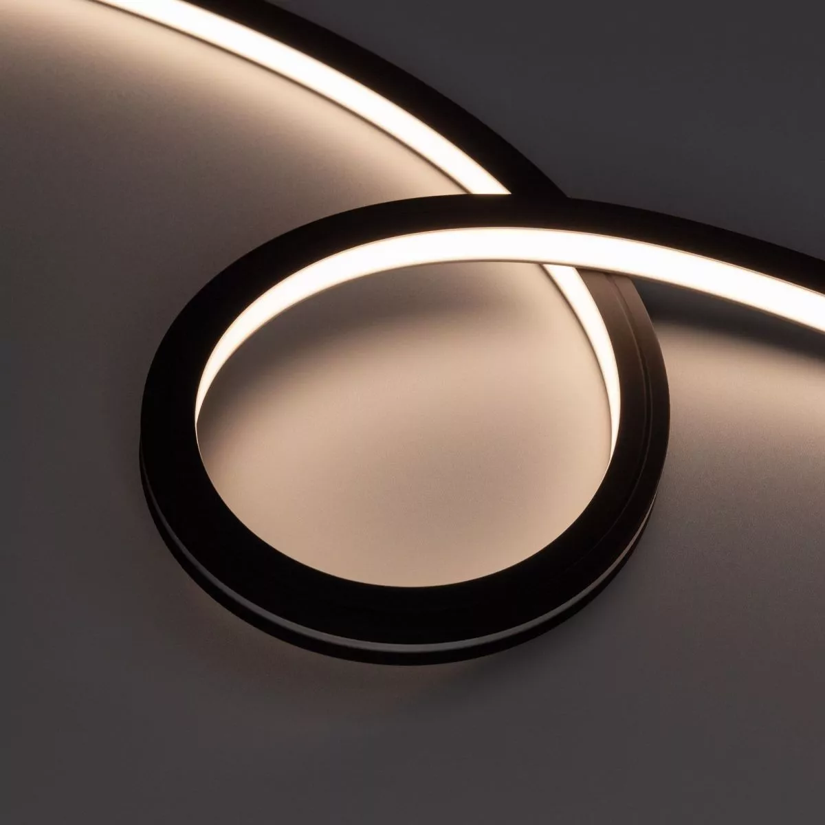 

Светодиодная герметичная лента Arlight NOVA-TOP-BLACK-A120-16x15mm 24V Warm3500 (10 W/m, IP67, 2835, 5m, wire x2) 049081