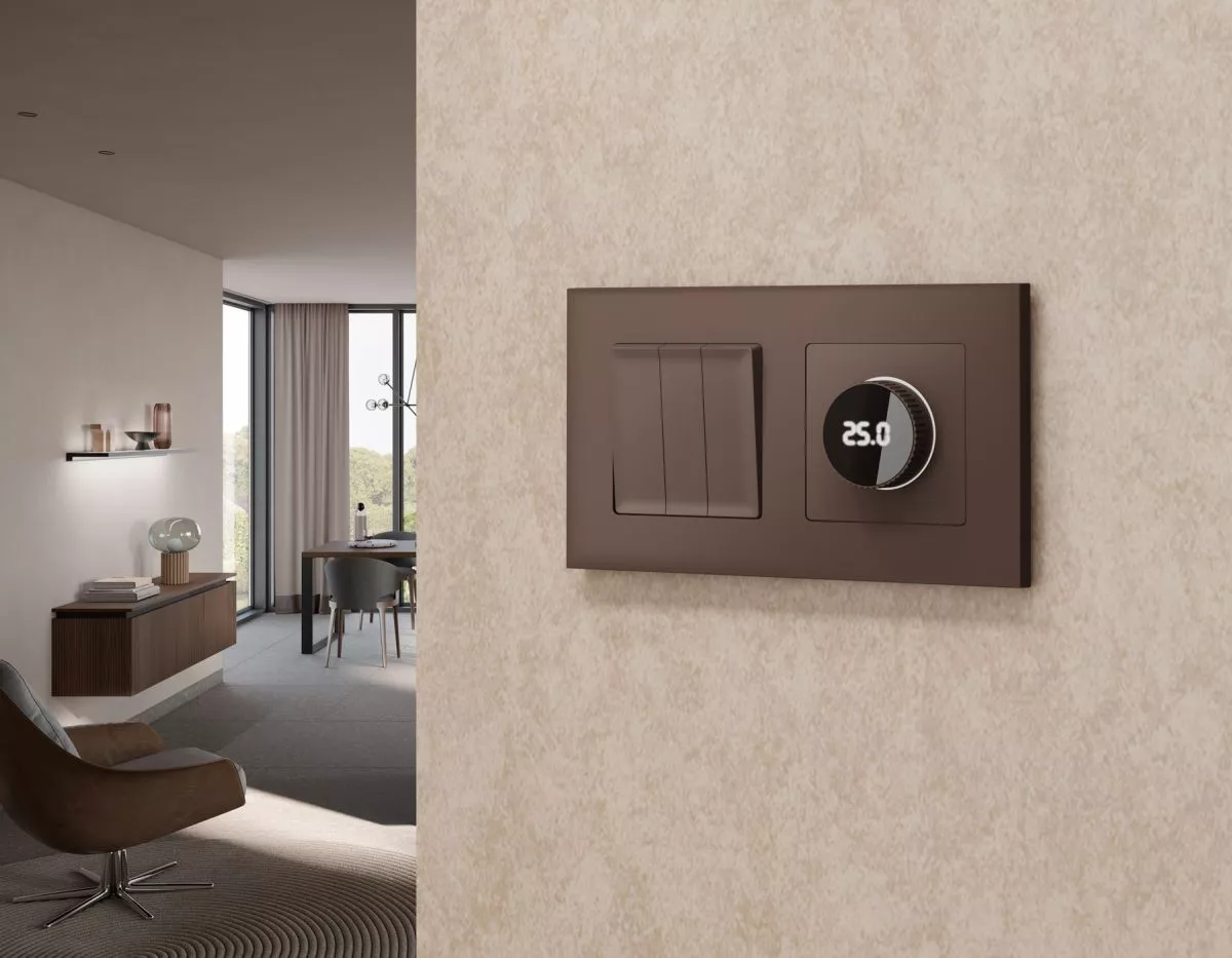 

Комплект мех-ма термор-ра с цифровым дисплеем с подсветкой и датчиком для теплого пола Alfa Темная бронза матовый Quant Ambrella Volt MA635810 (AP6358, VM1385)