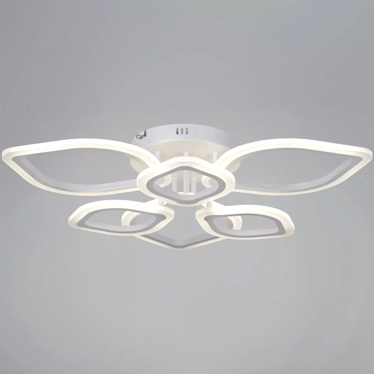 

Потолочная светодиодная люстра Reluce 02303-0.3-3+3 WH