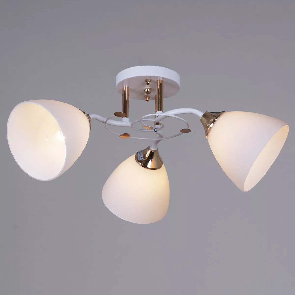 

Потолочная люстра Reluce 06104-0.3-03 WH+FG