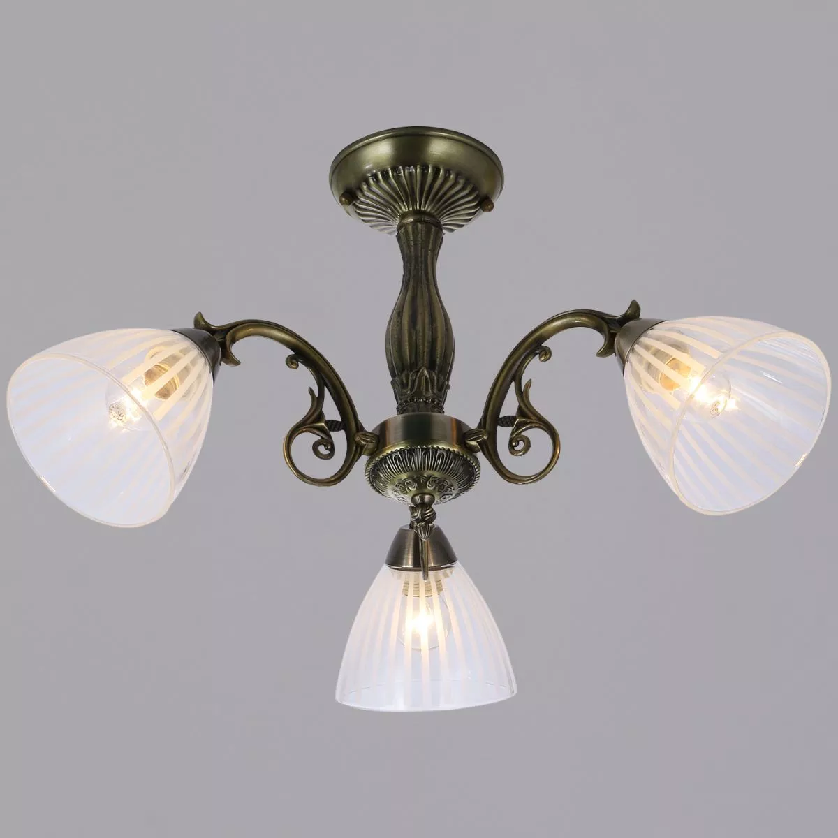 

Люстра на штанге Reluce 72447-0.3-03