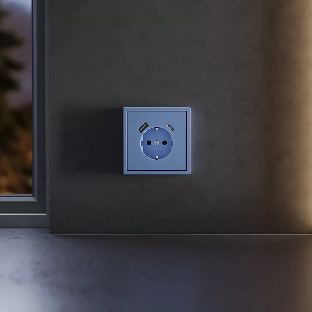 

Накладка для розетки с заземлением и защитными шторками, с USB A+C Voltum S70 (деним) VLS001015