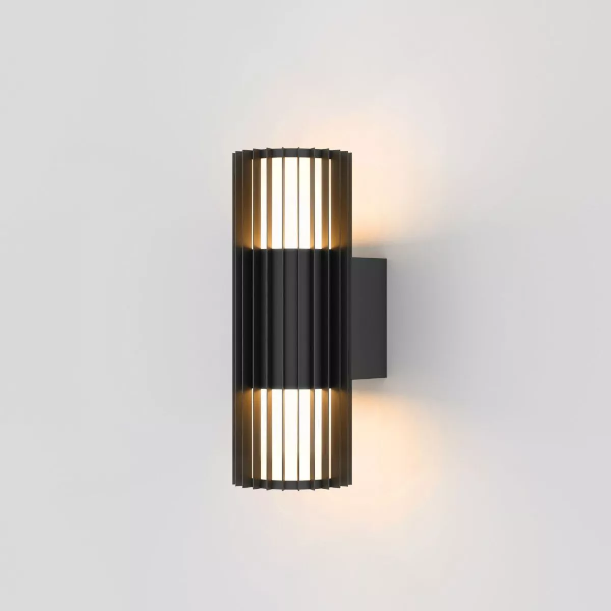 

Уличный настенный светильник Elektrostandard Entero 35189/W черный 4690389219344 a072082