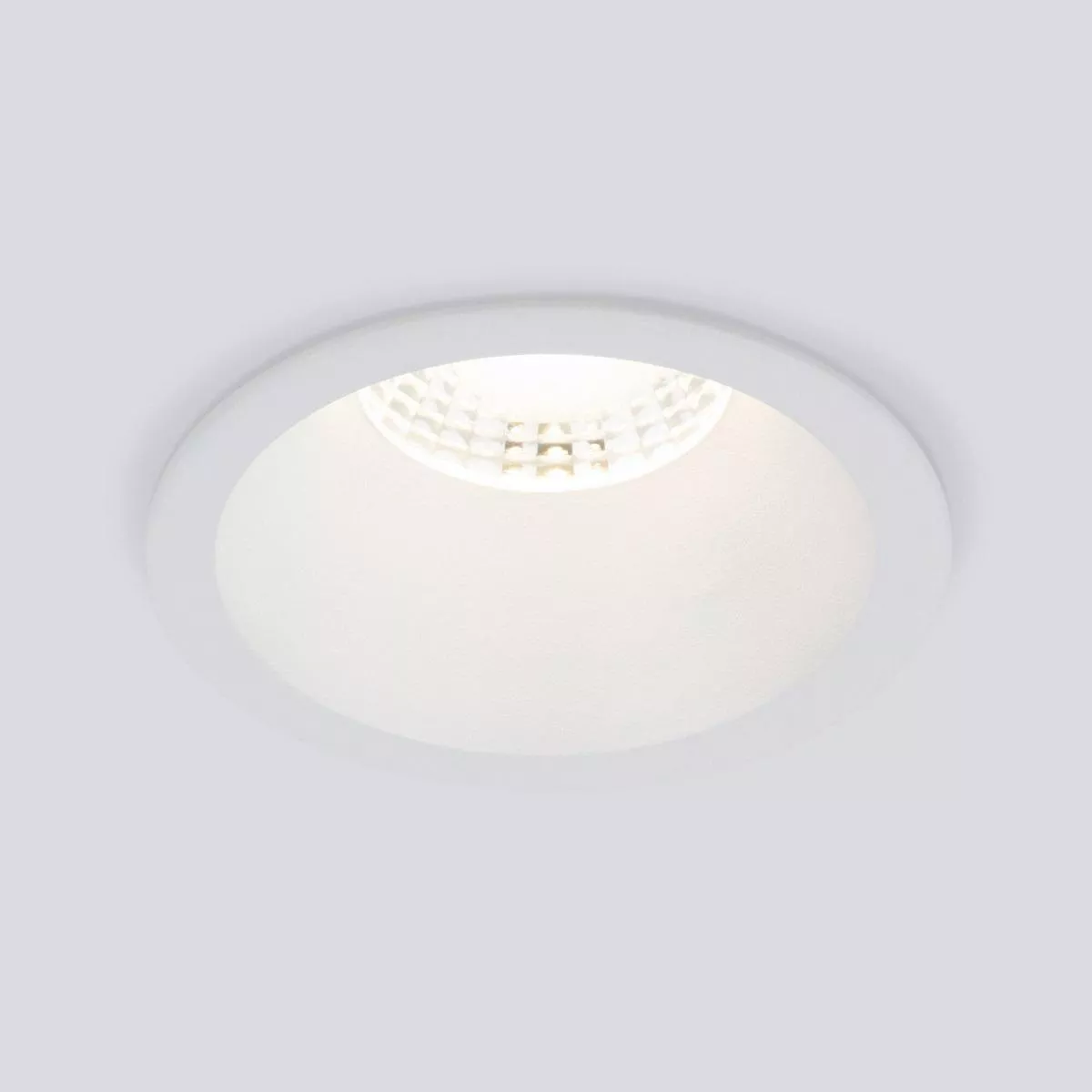 

Встраиваемый светодиодный светильник Elektrostandard Lin 15266/LED 7W 3000K WH белый a063925