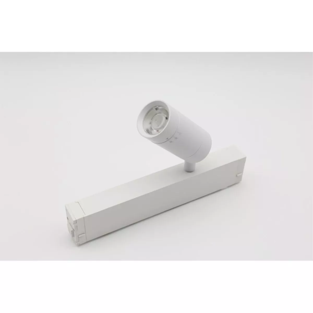 

Трековый магнитный светильник Aployt Magnetic track 220 APL.0204.10.07