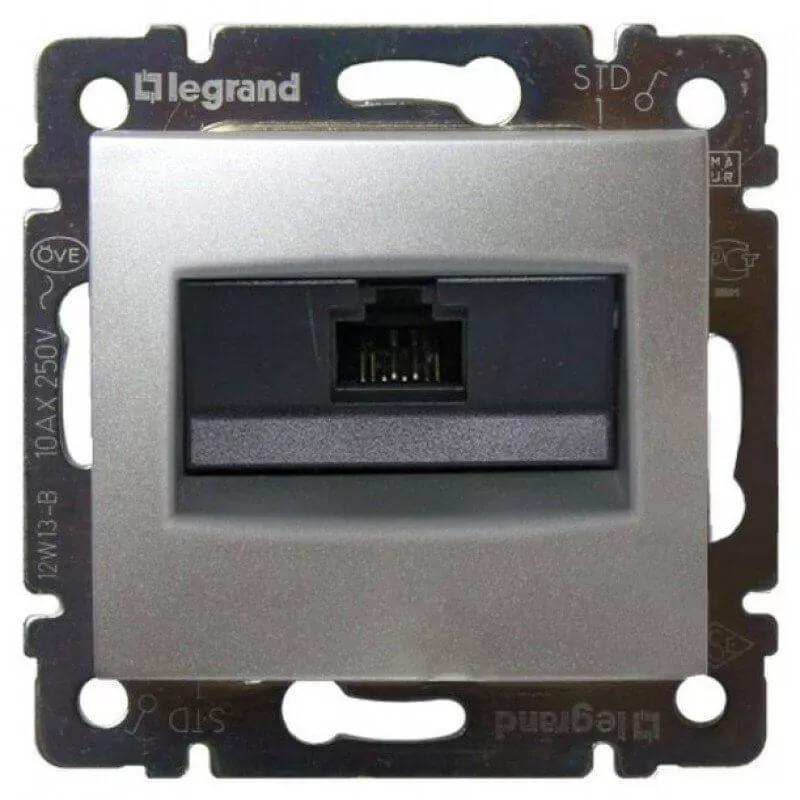 

Розетка компьютерная RJ45 Legrand Valena 5e кат UTP с захватами алюминий 770230