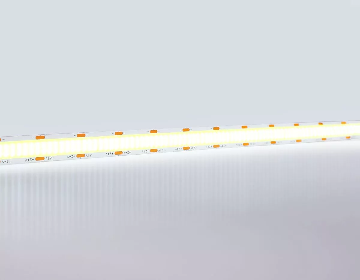 

Светодиодная лента Ambrella Light Illumination COB 616Led/19W m/ 24V IP20 6500K/ 5m*12mm*2mm (2 конт.) GS4803