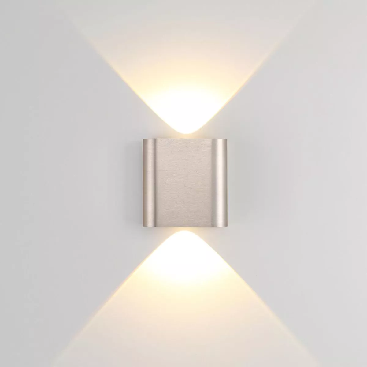 

Настенный светильник Odeon Light Hightech Magnum 7106/2WL
