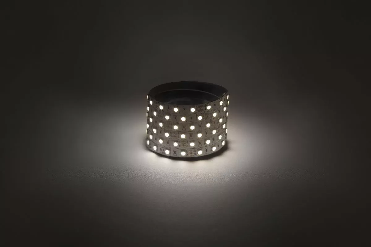 

Светодиодная лента Эра 12В 5050 14,4Вт/м 4000K 50м IP20 LS5050-14,4-60-12-4000K-IP20-1 year-50m Б0059926