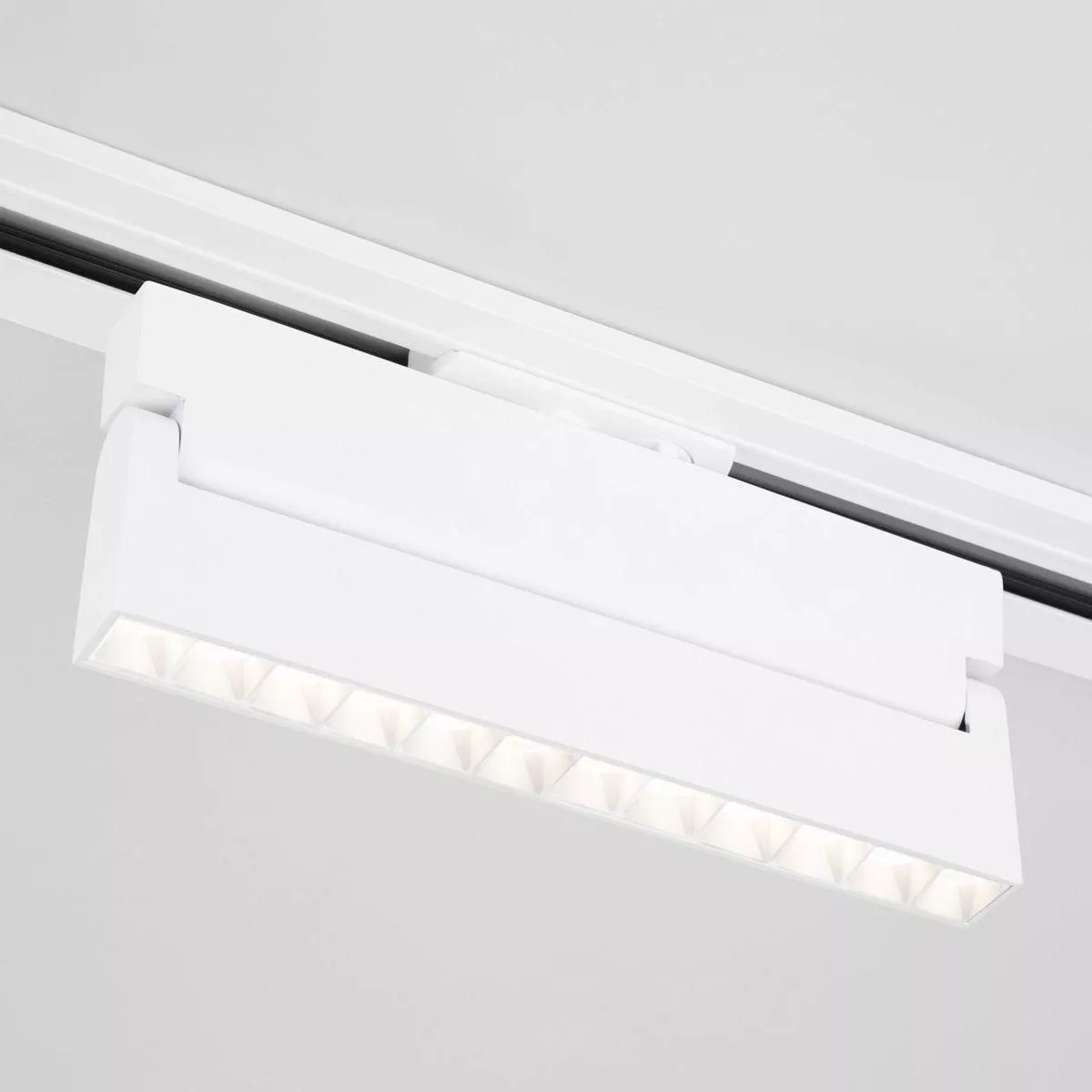 

Трековый светодиодный светильник Elektrostandard Garda 85018/01 белый a057443