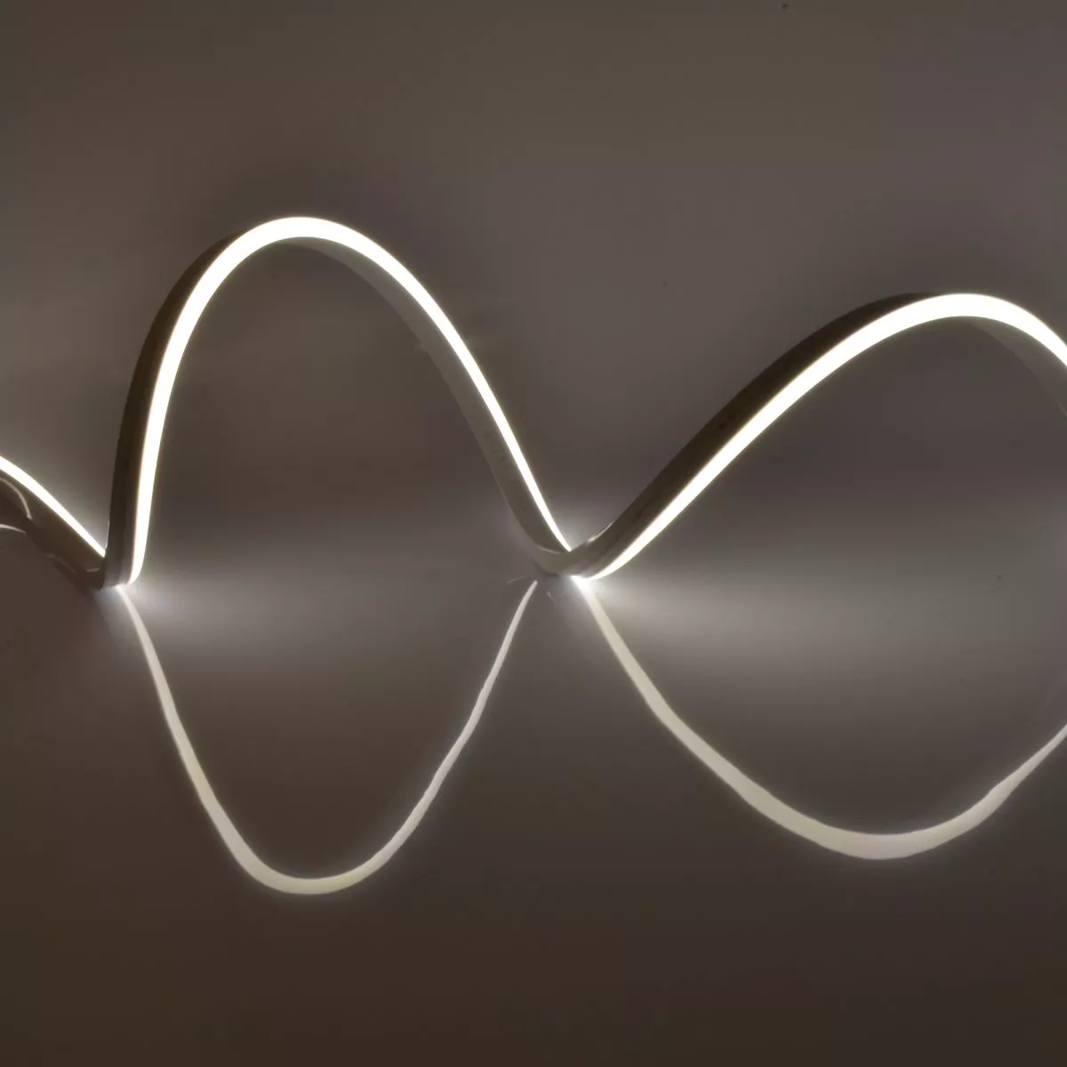 

Светодиодная гибкая герметичная лента Uniel ULS-N21-2835-120LED-m-8mm-IP67-220V-8W-m-50M-4000K Uniel ULS-N21-2835-120LED/m-8mm-IP67-220V-8W/m-50M-4000K бобина UL-00013354