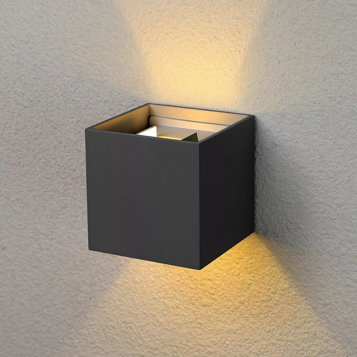 

Уличный настенный светодиодный светильник Elektrostandard 1548 Techno LED Winner a038410