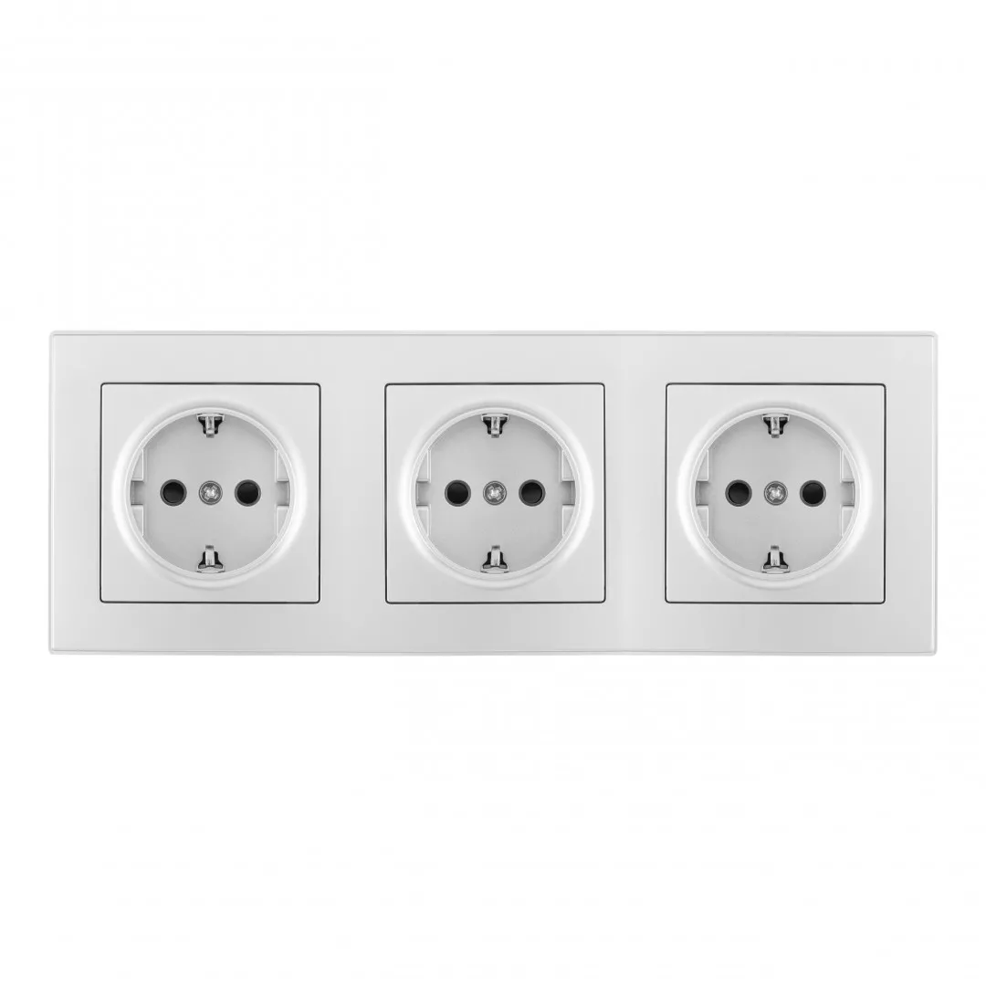 

Розетка тройная (трехпостовая) с/з и шторками Arte Milano SET06-3-40-1x3 silver