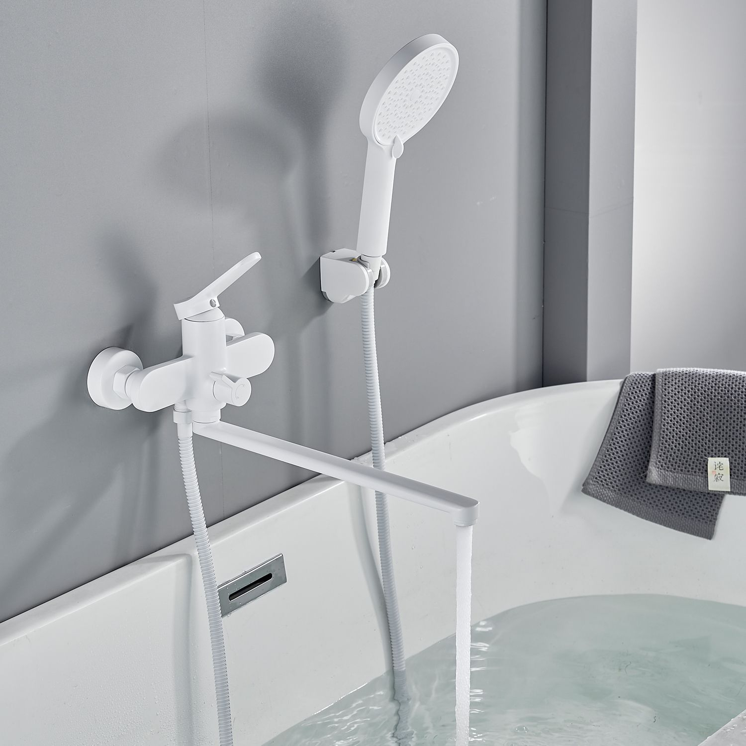 

Смеситель для ванны с длинным изливом и лейкой (кран для ванны) Shevanik S4322C, белый