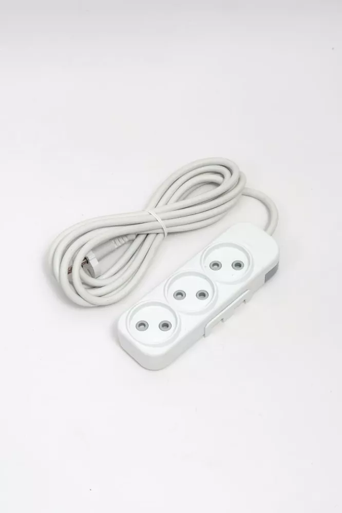 

Удлинитель 3вх с защитными шторками ELBI Myra 527-010203-330