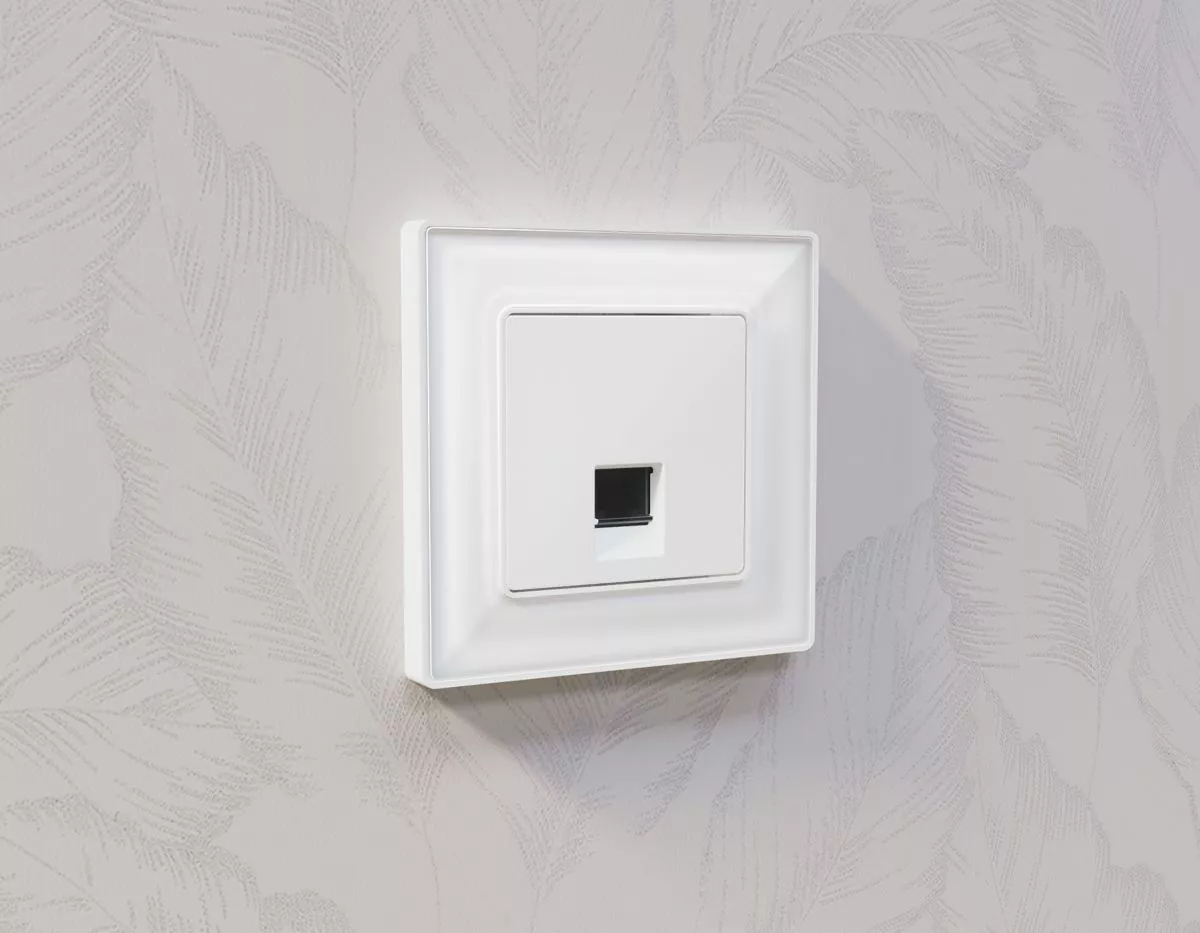 

Комплект механизма компьютерной розетки RJ-45 экранированной с автоматической защитной шторкой Alfa Белый матовый Quant Ambrella Volt MA132005 (AP1320, VM185)