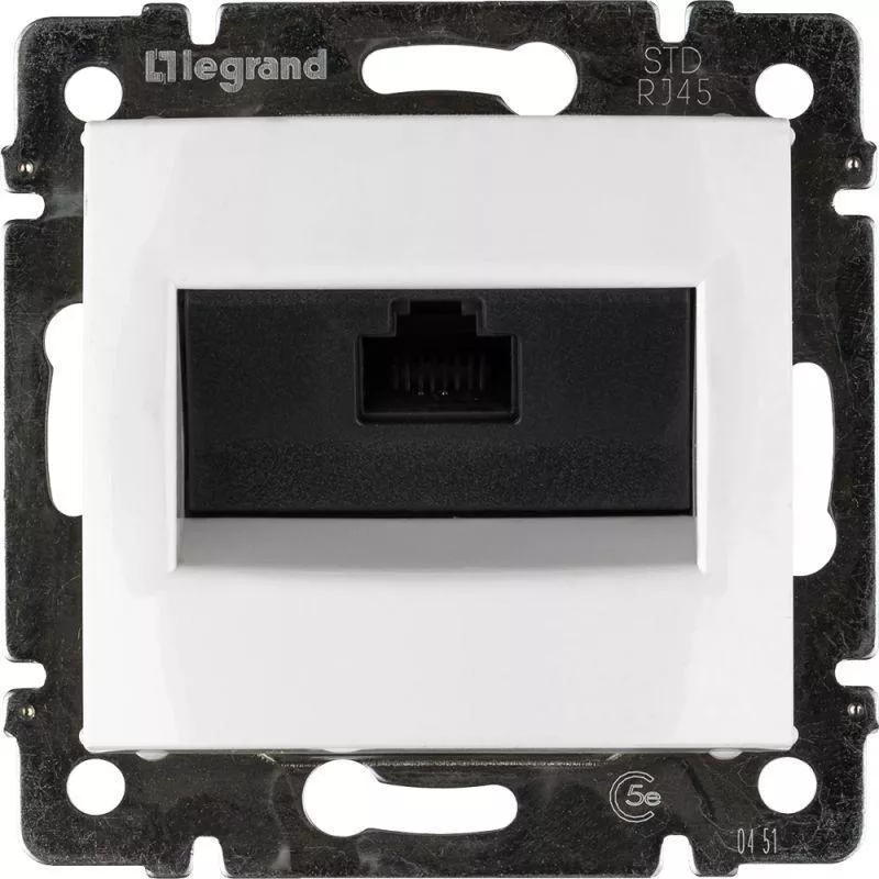 

Розетка компьютерная RJ45 Legrand Valena 5e кат UTP белая 774230