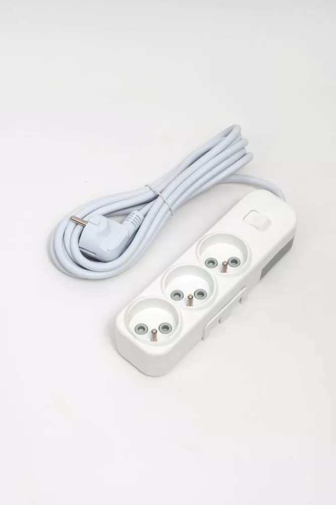 

Удлинитель 3вх с защитными шторками с включателем UPS ELBI Myra 527-010203-315