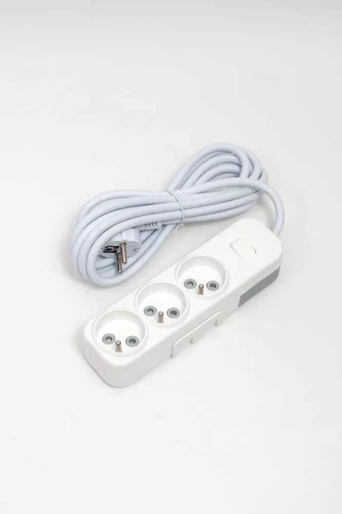 

Удлинитель с/з 3вх с защитными шторками с включателем ELBI Myra 527-010203-322